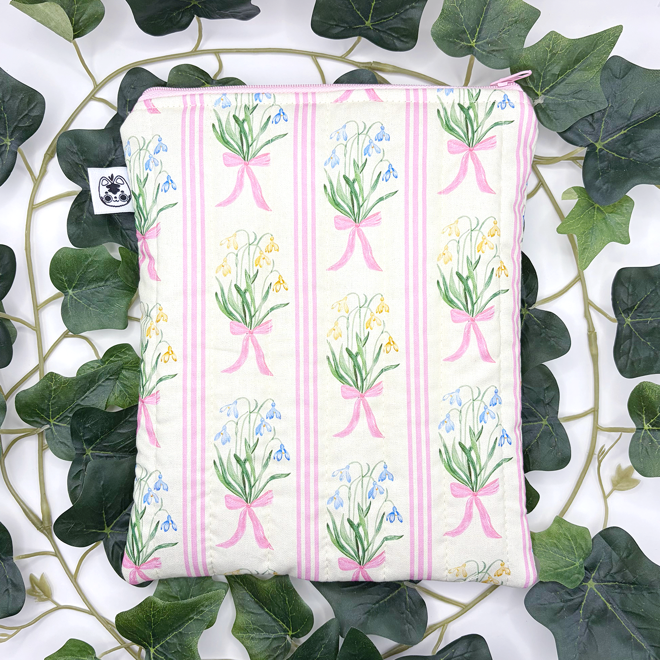 Small Floral Bouquet Quilted Book Sleeve