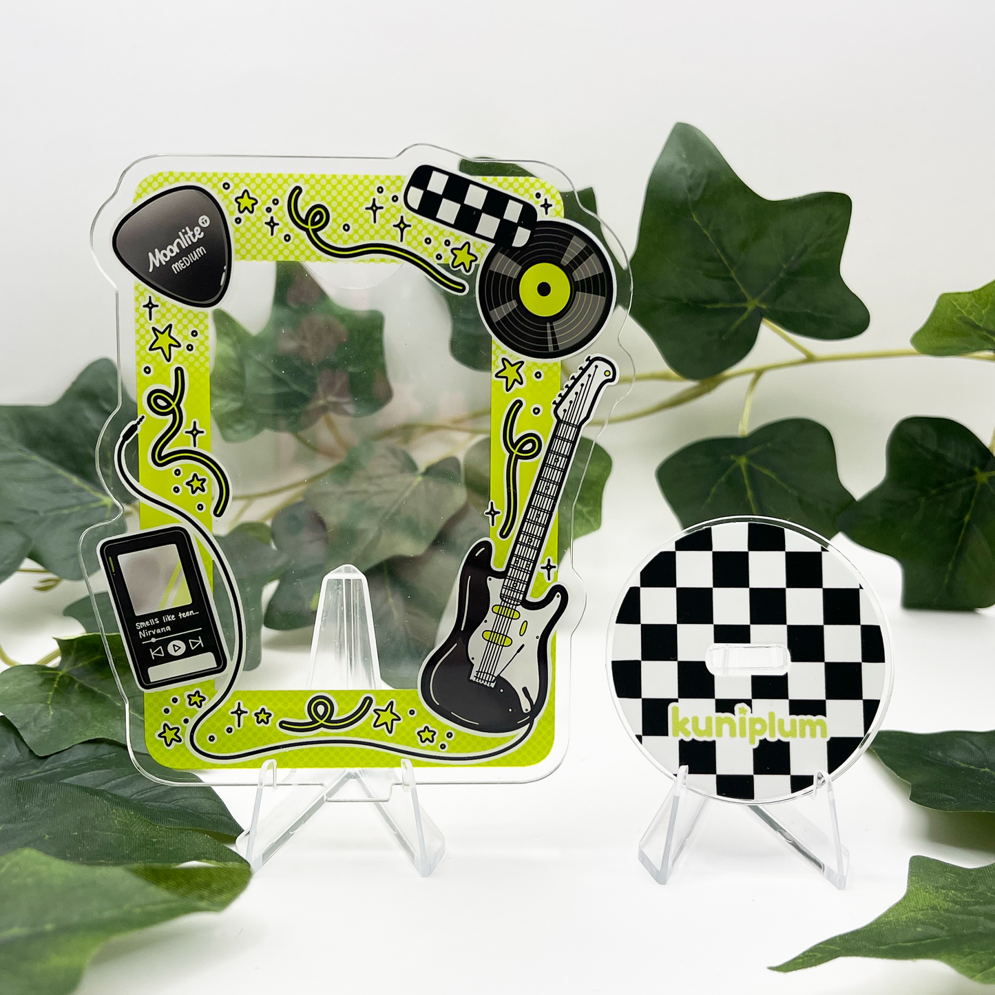 Green Yuri Photocard Standee