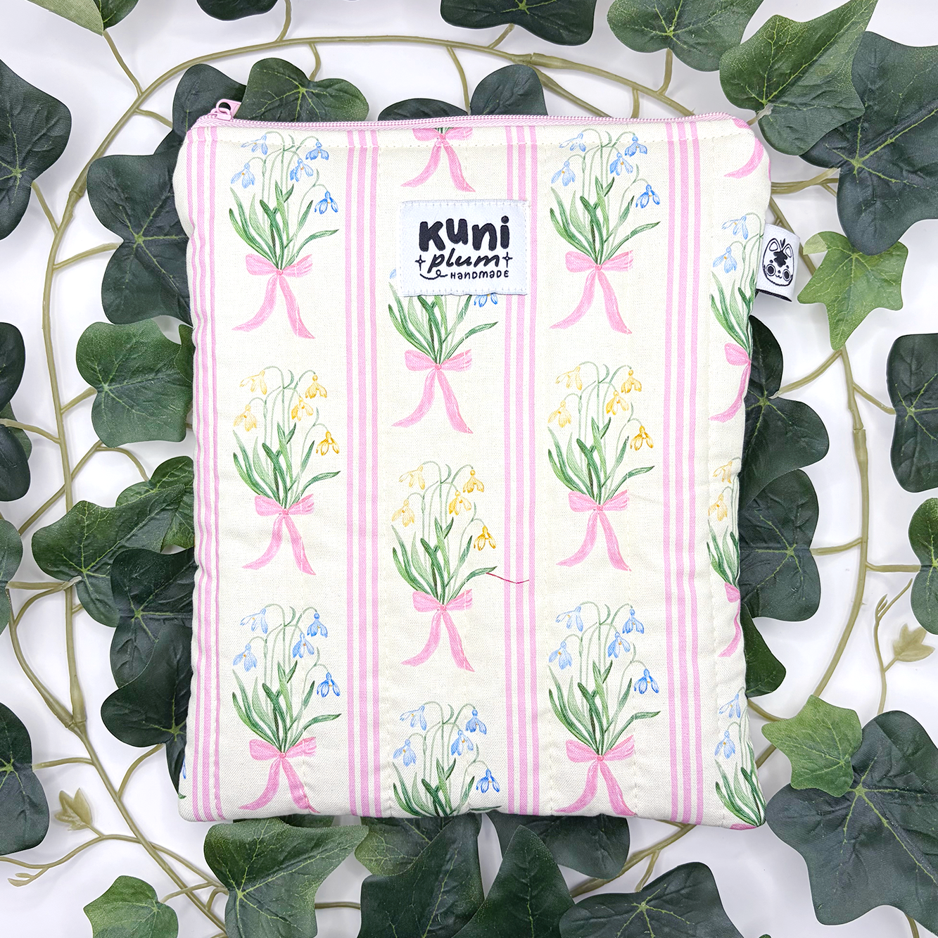 Small Floral Bouquet Quilted Book Sleeve