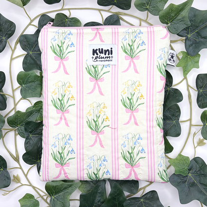 Small Floral Bouquet Quilted Book Sleeve