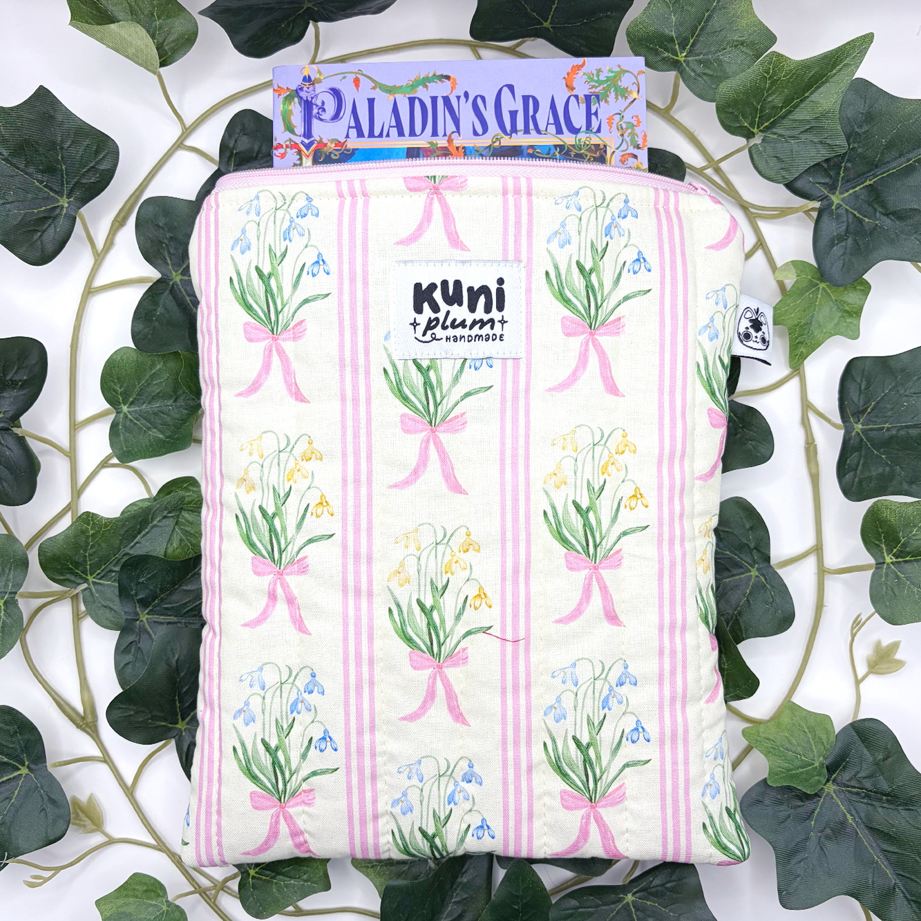 Small Floral Bouquet Quilted Book Sleeve