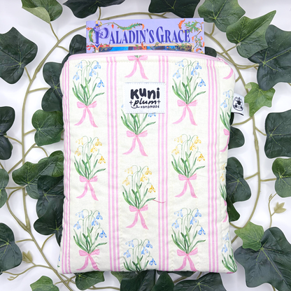 Small Floral Bouquet Quilted Book Sleeve